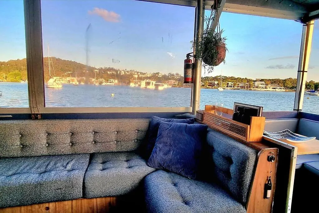 Liquid Spirit Noosaville Houseboat 