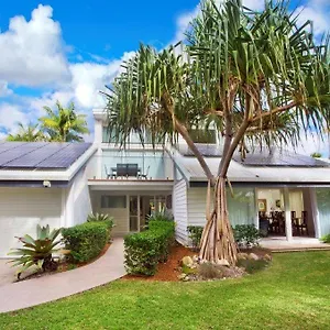  Holiday home Secluded Oasis On The Water,