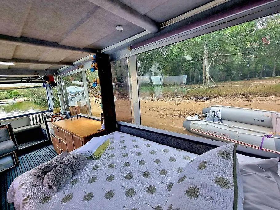 Liquid Spirit Noosaville Houseboat 
