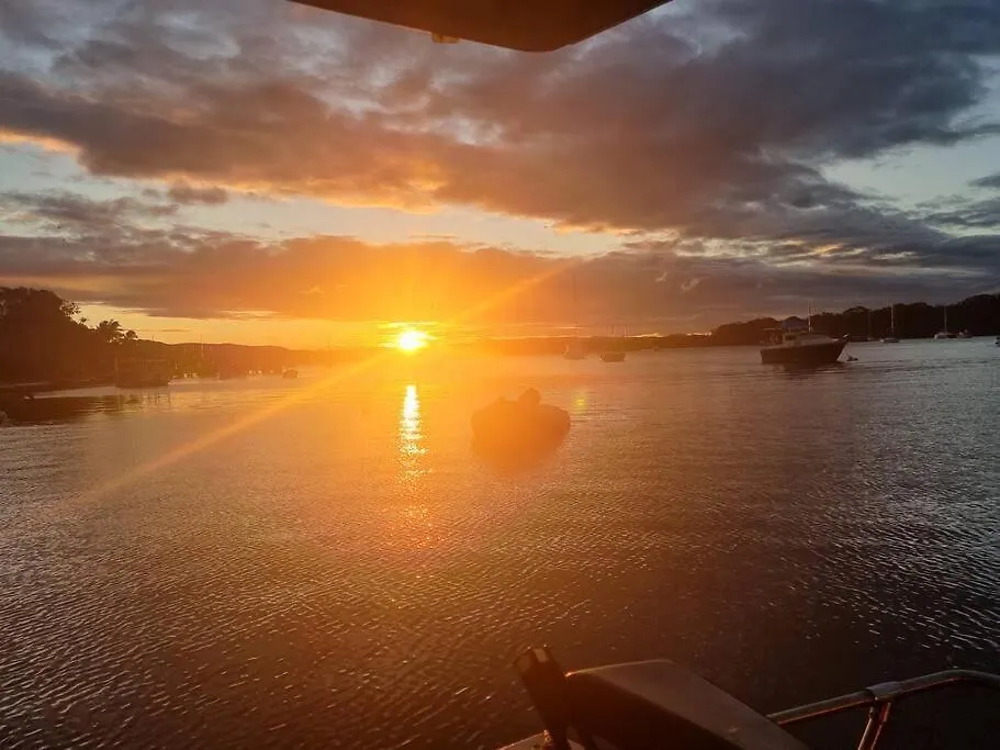 Liquid Spirit Noosaville Houseboat 